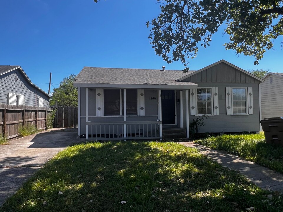 946 Lum St in Corpus Christi, TX - Foto de edificio