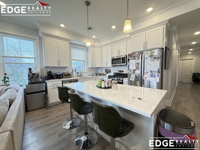 134 Franklin St, Unit 2 in Boston, MA - Foto de edificio - Building Photo