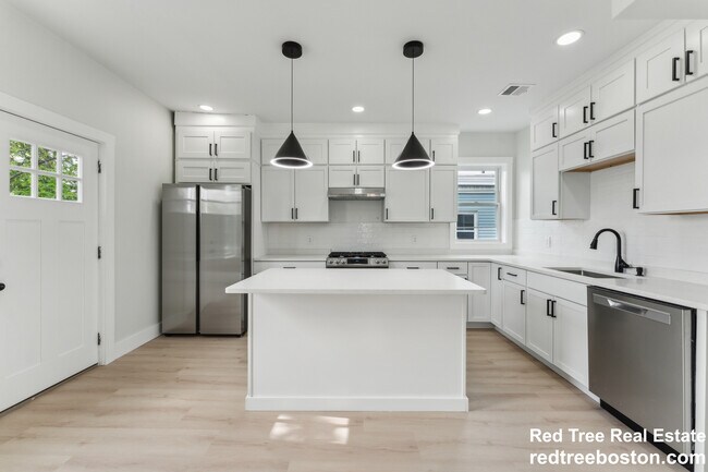 47 Brackett St, Unit 2 in Boston, MA - Building Photo - Building Photo