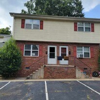 408 Memorial Park Dr in Thomasville, NC - Building Photo