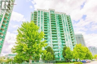 4900 Glen Erin Dr in Mississauga, ON - Building Photo - Building Photo