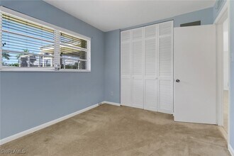 1200 Hilltop Dr in Naples, FL - Foto de edificio - Building Photo