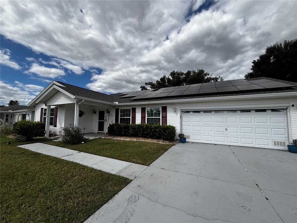 6354 W Mango Ln in Crystal River, FL - Building Photo