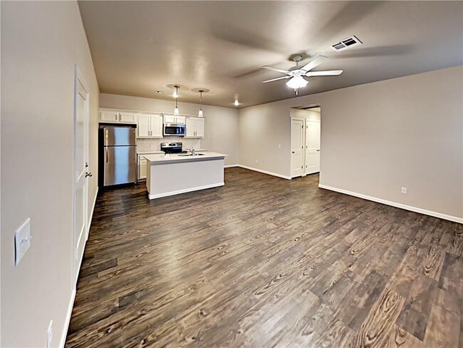 11518 Keystone Cir in Oklahoma City, OK - Building Photo - Building Photo