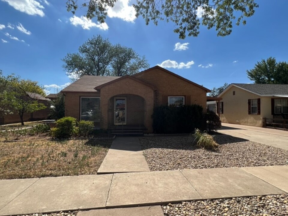 2000 Wallace St in Clovis, NM - Building Photo