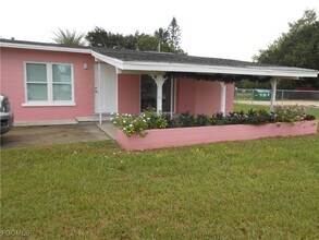120 Lee Blvd in Lehigh Acres, FL - Building Photo - Building Photo