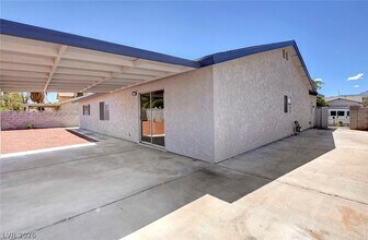 1829 Runningbear Dr in Las Vegas, NV - Building Photo - Building Photo
