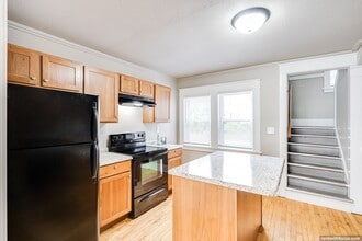 1202-1318 Summit Ave. in Oshkosh, WI - Foto de edificio - Building Photo