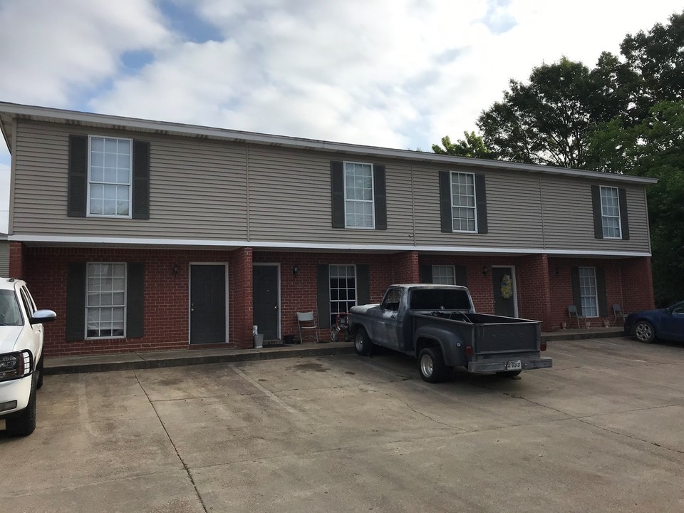 Units 27-30 in Starkville, MS - Foto de edificio