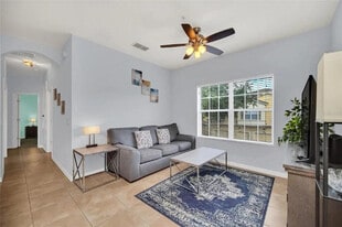 2721 Oakwater Dr in Kissimmee, FL - Building Photo