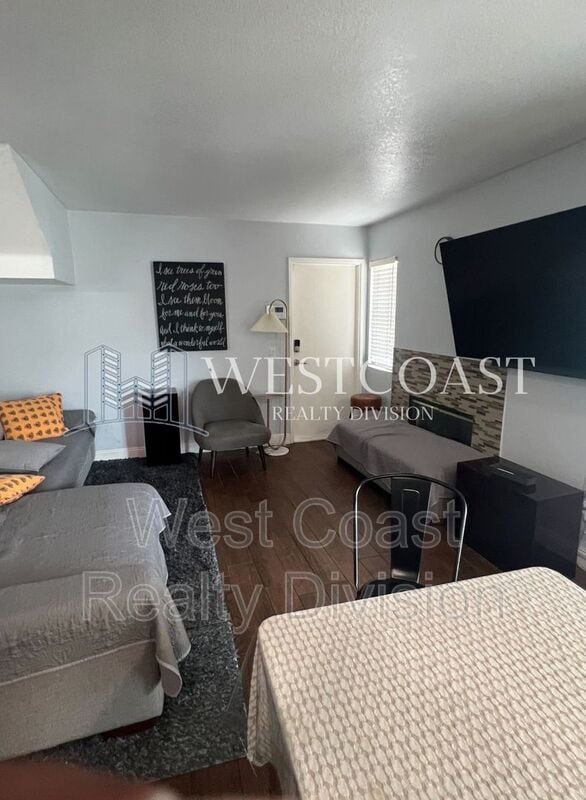 15425 Brasa Ln in Moreno Valley, CA - Foto de edificio - Building Photo