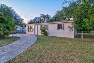 1291 NE 207th St in Miami, FL - Building Photo