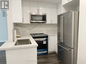 10 Drizzel Cres in Richmond Hill, ON - Building Photo - Building Photo