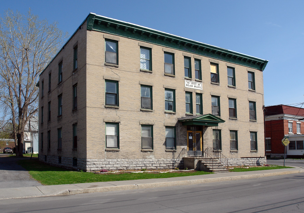 140 High St in Watertown, NY - Building Photo