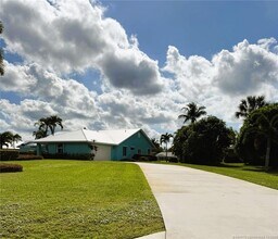 1998 NE Ginger Terrace in Jensen Beach, FL - Building Photo - Building Photo