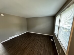 27 Farmbrook Dr in Farmington, NY - Building Photo - Building Photo