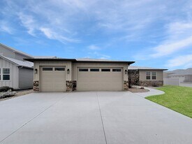4377 Wagon Rd in Nampa, ID - Building Photo