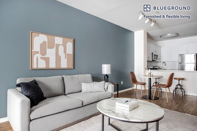 4077 Glencoe Ave in Marina Del Rey, CA - Building Photo - Building Photo