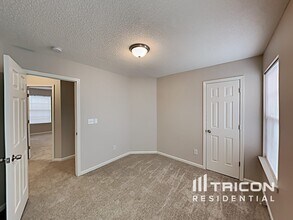 220 E Lake Trail in Columbia, SC - Foto de edificio - Building Photo