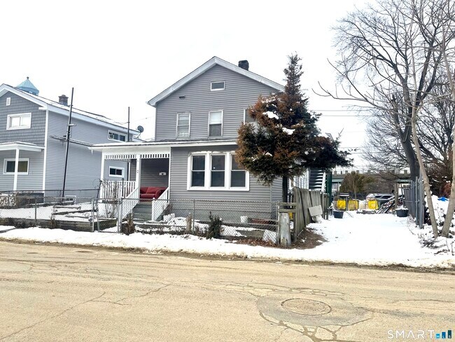 128 Franklin St in Waterbury, CT - Foto de edificio - Building Photo
