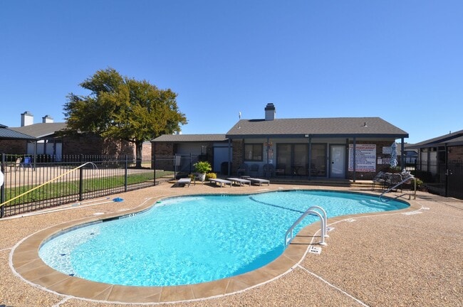 property at 602 Bellaire Dr