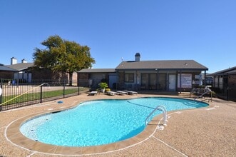 602 Bellaire Dr in Hurst, TX - Building Photo - Building Photo