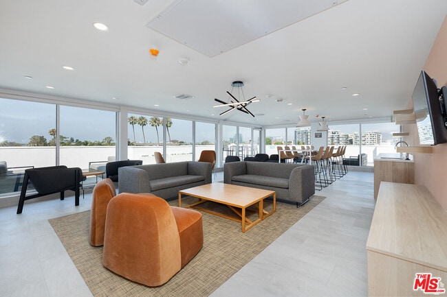 2600 S Sepulveda Blvd in Los Angeles, CA - Building Photo - Building Photo