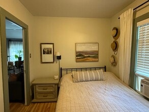 208 Lake Ave in Saratoga Springs, NY - Building Photo - Building Photo