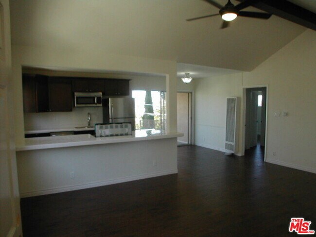 1326 Ridgeley Dr in Los Angeles, CA - Building Photo - Building Photo