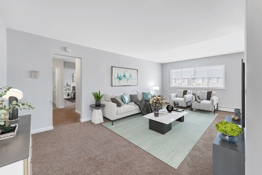 Mid Island Apartments in Bay Shore, NY