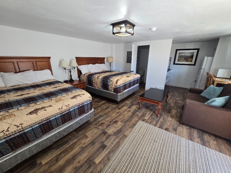346 W Kansas St in Spearfish, SD - Foto de edificio