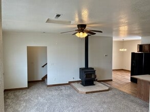 395 Blakeland Dr in Spring Creek, NV - Building Photo - Building Photo