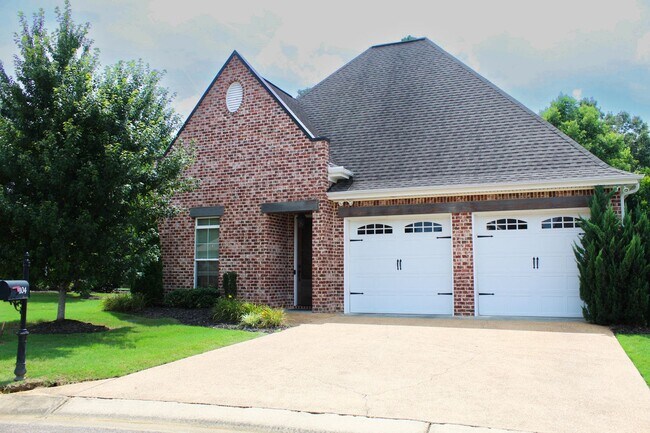 104 Shotts Ave in Starkville, MS - Foto de edificio - Building Photo