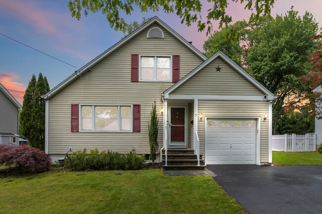 property at 7 Evelyn Rd