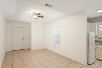 416 E Tulip Ave, Unit 8 in McAllen, TX - Building Photo - Building Photo