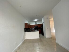 10242 NW 7th St in Miami, FL - Building Photo - Building Photo