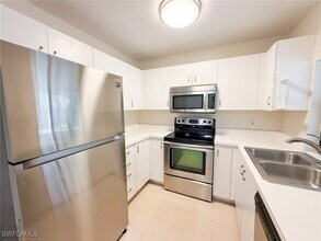 4661 5th Ave SW in Naples, FL - Building Photo - Building Photo