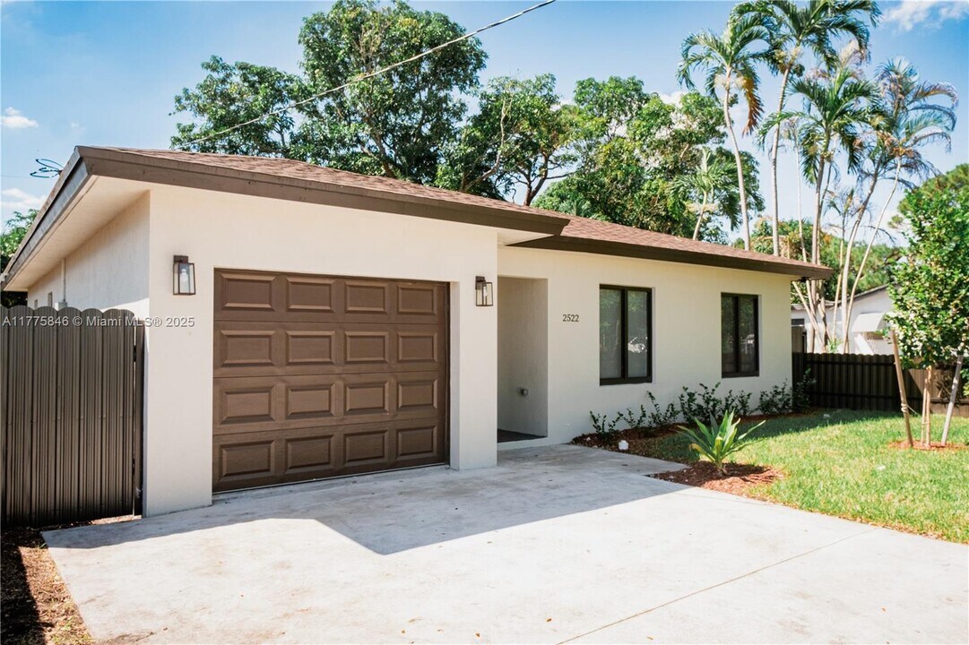 2522 NW 9th Pl in Fort Lauderdale, FL - Building Photo