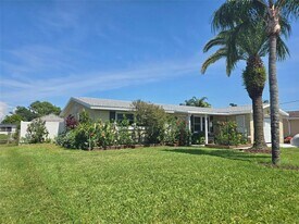 1354 Linstock Dr in Holiday, FL - Building Photo