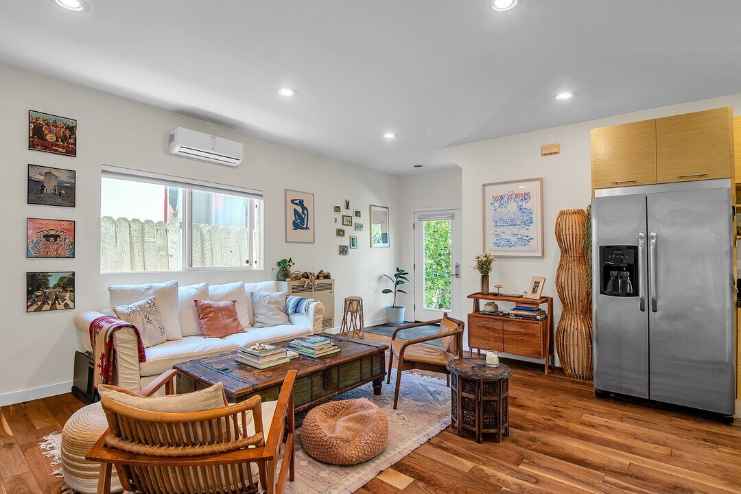 2411-2413 Ocean Ave in Los Angeles, CA - Building Photo