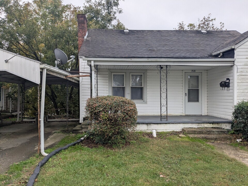 715 Carson St, Unit Carson St in Greeneville, TN - Building Photo