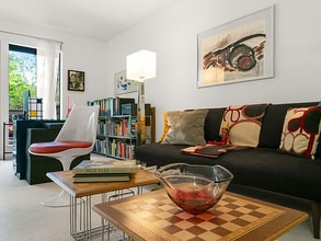 2424 Larkspur Ln in Sacramento, CA - Foto de edificio - Building Photo