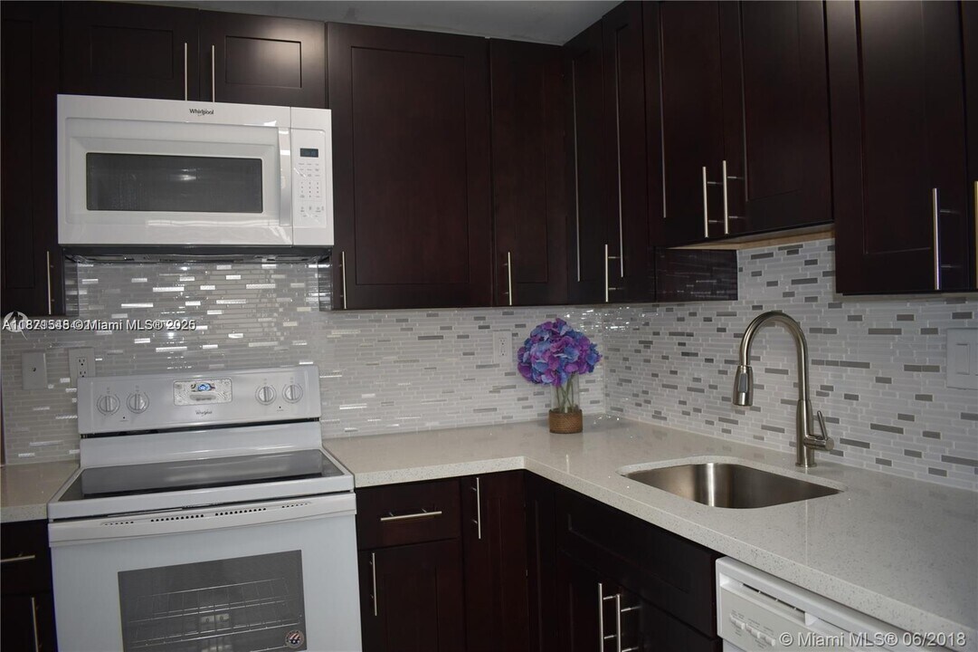 512 Gardens Dr in Pompano Beach, FL - Building Photo