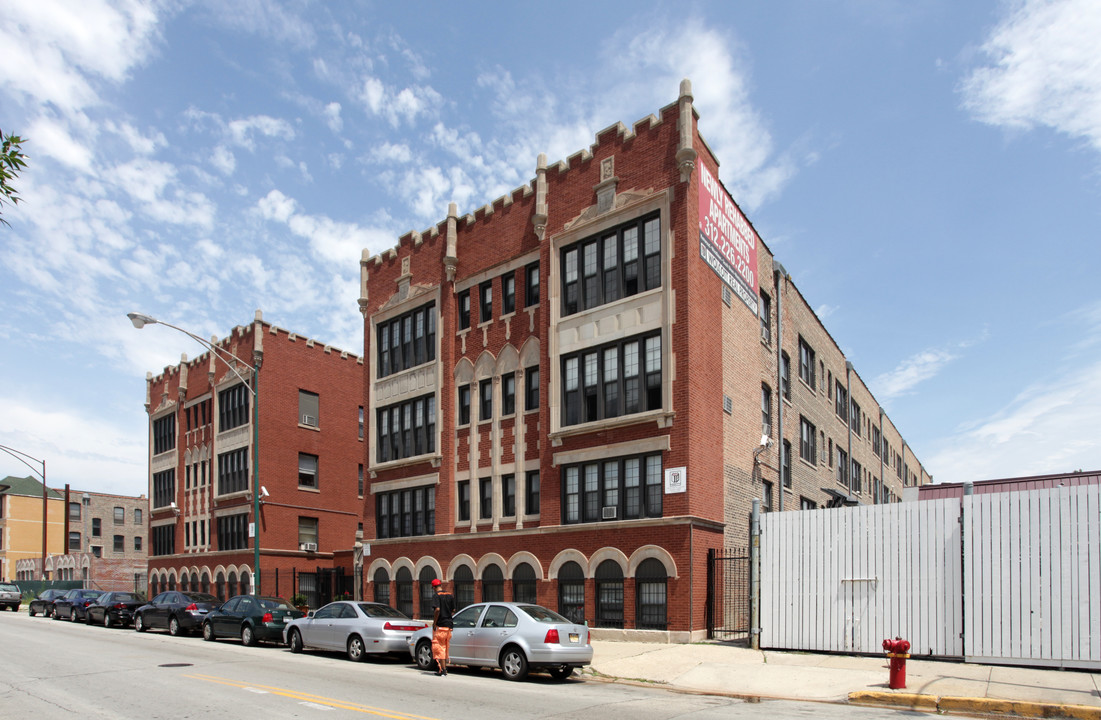 Wolcott Apartments in Chicago, IL - Building Photo