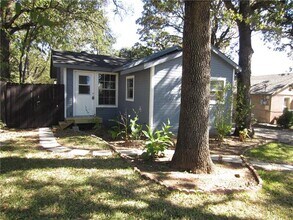 424 N Ruddell St in Denton, TX - Building Photo - Building Photo