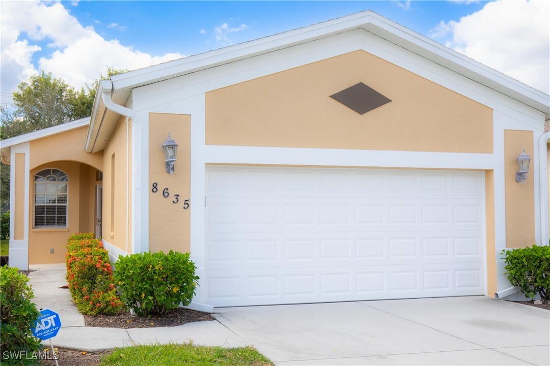 8635 Ibis Cove Cir in Naples, FL - Building Photo