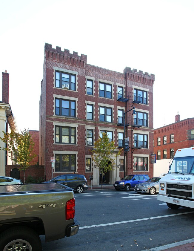 Drayton Hall in Cambridge, MA - Foto de edificio - Building Photo