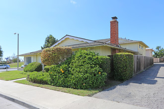 16731 Bartlett Ln in Huntington Beach, CA - Building Photo - Building Photo