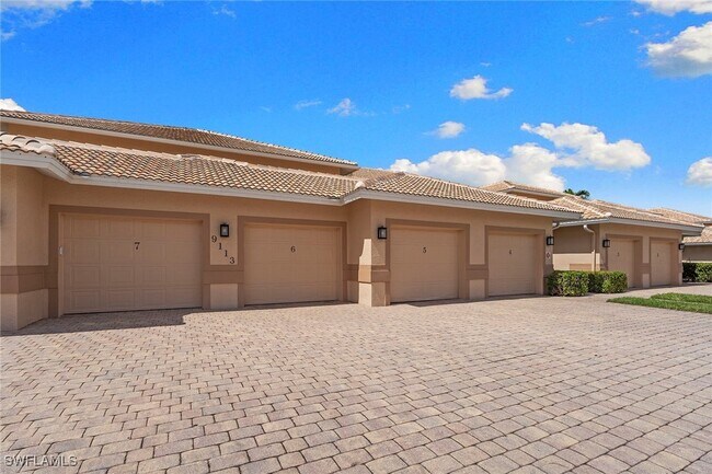 9113 Michael Cir in Naples, FL - Building Photo - Building Photo
