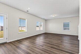 145 Honey Bee Rd in Jarrell, TX - Building Photo - Building Photo